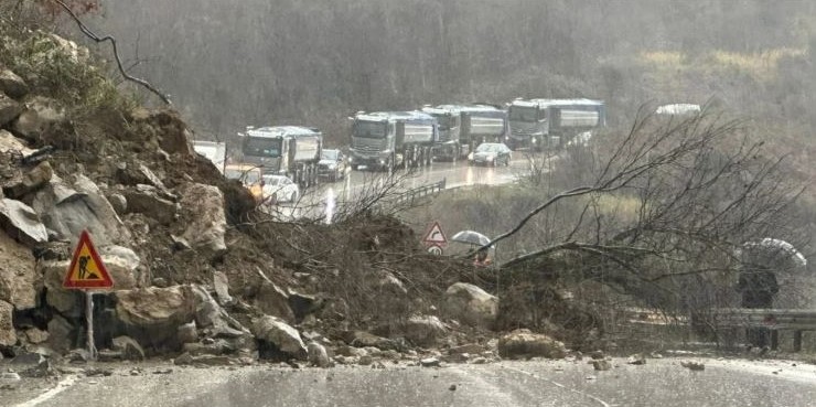 Reshjet e shiut: Situata më problematike në Gjirokastër, Erzeni del nga shtrati